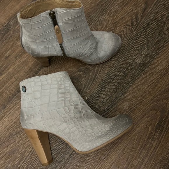 Grotesque size 7.5 (38 Euro) snake print 2 tone (intentional shading toes) GUC - Picture 3 of 16